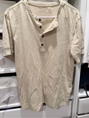Banana Republic Men’s Beige Short-Sleeve Henley